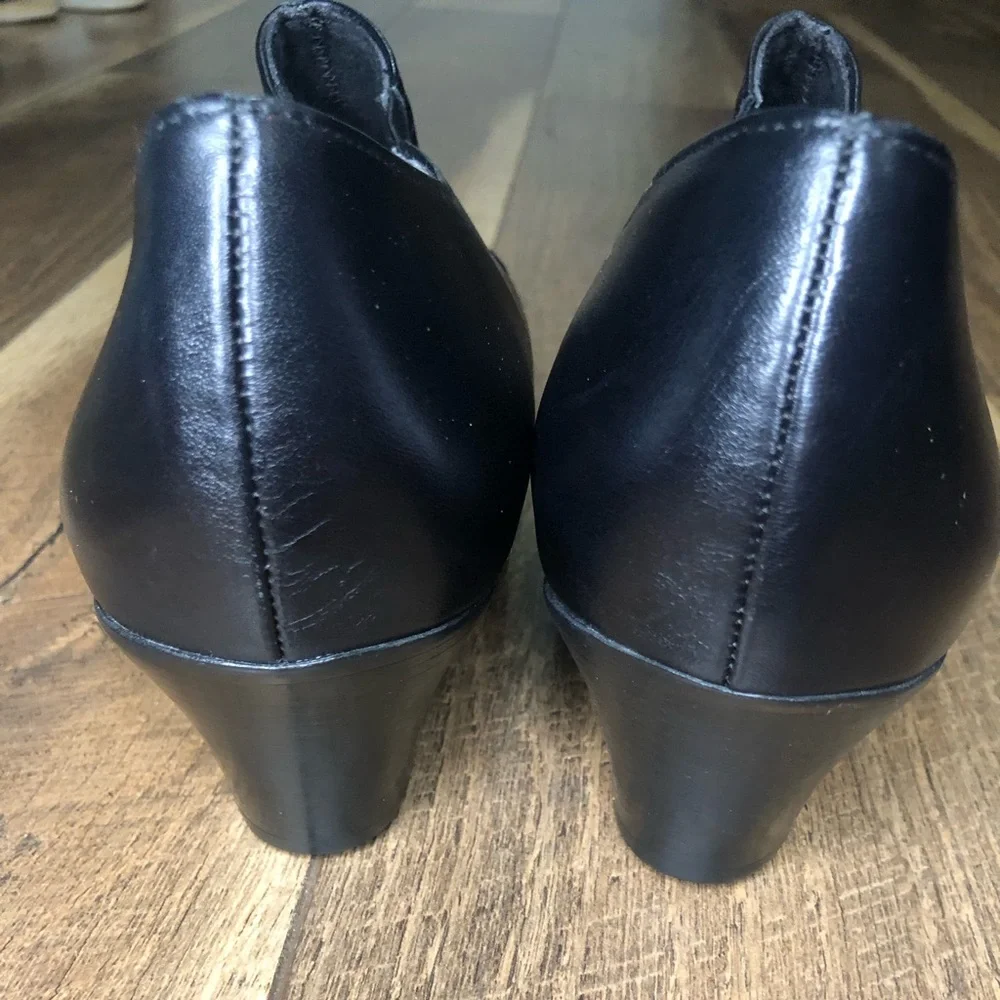 Munro Black Leather Loafer Pump Size 10.5 WW